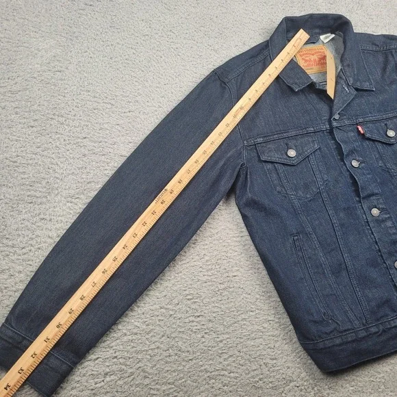 Levi Strauss & Co Standard Dark Wash Denim Trucker Jacket Men's Size M Irregular